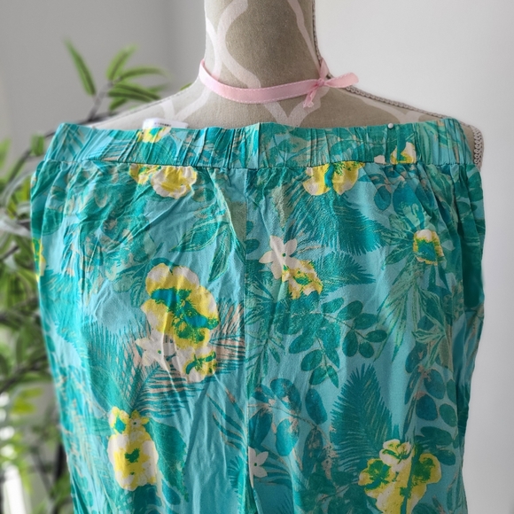 Guess Vacation Wear - Picture 2 of 5